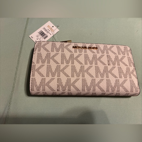 Michael Kors Handbags - Michael kors ladies continental wallet in vanilla luggage full size